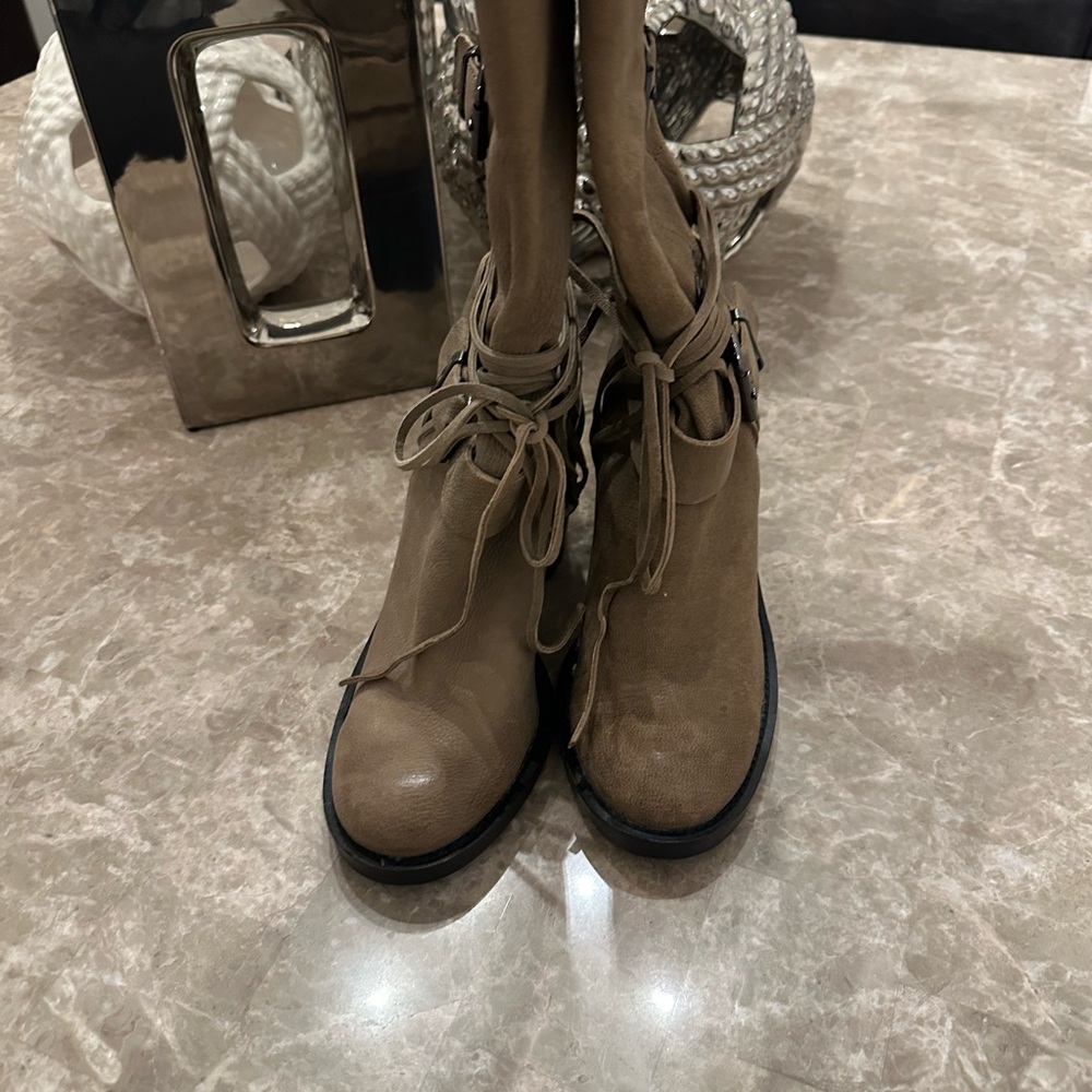 Stylish Tan / Taupe Boots